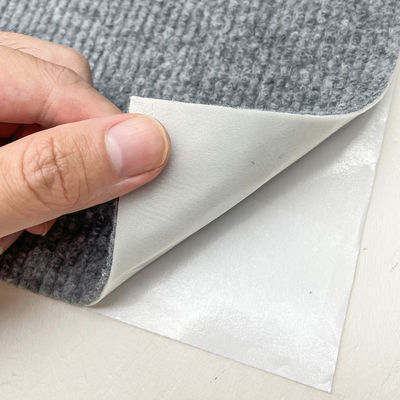 Samoprzylepna mata do zabawy przyklejana na ścianę dywanową z kocich pazurów