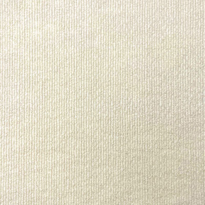 Samoprzylepna mata do drapania dla kota w kolorze mlecznobiałym, zapewniająca ochronę przed schodami