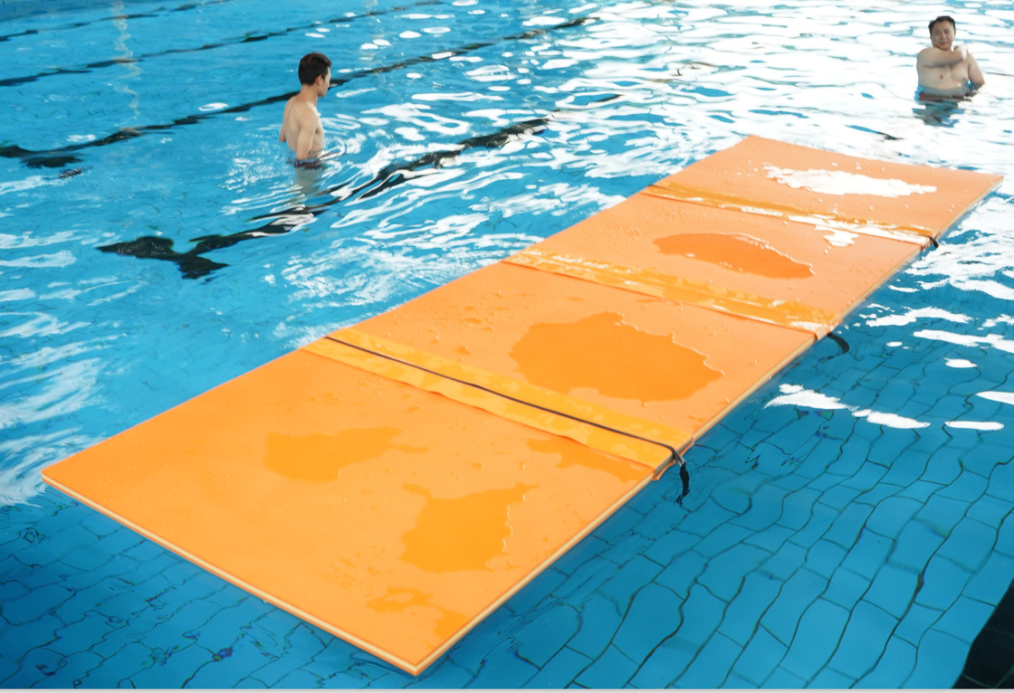Zamknięta komórka 9x6 Spliced Floating Pool Mat Foam Multi-Layer XPE Pad For Beach