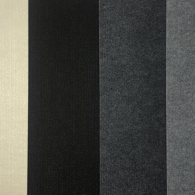 Cynowo-szara, odporna na zużycie, samoprzylepna mata chroniąca przed zarysowaniami przez koty