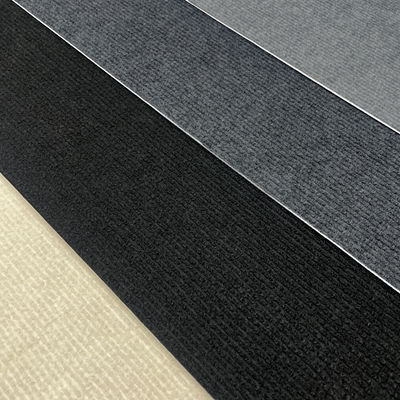 Samoprzylepna, odporna na zużycie, odporna na zarysowania mata Sofe o długości 200 cm zapewniająca ochronę przed schodami